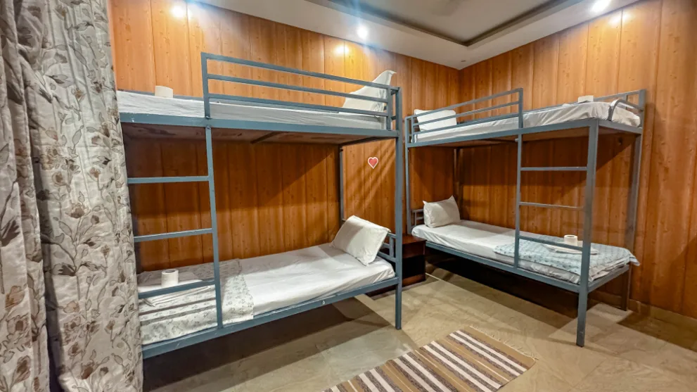 6 Shared Room