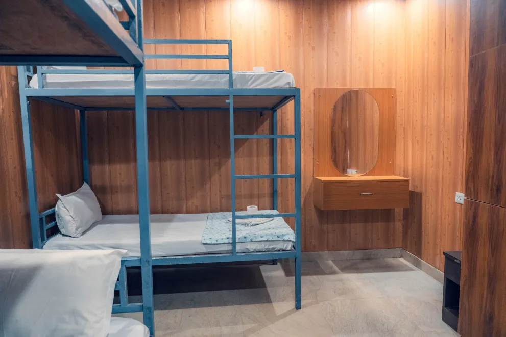 6 Shared Room